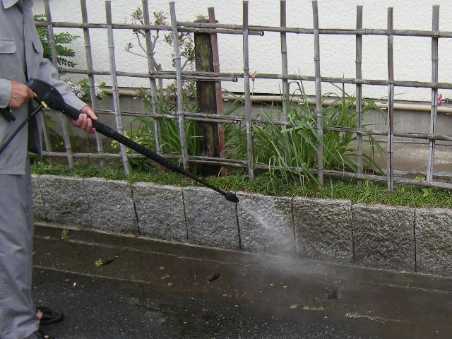 神奈川区 高圧洗浄 外壁 高圧洗浄機 コンクリ レンガ ブロック 車庫 玄関 門柱