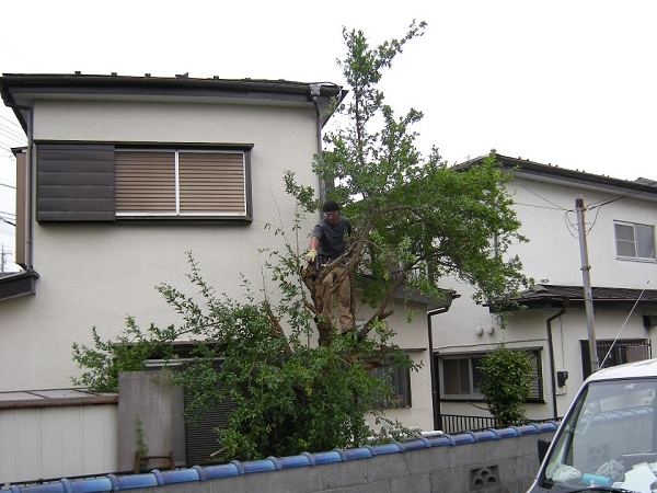 神奈川区 高圧洗浄 外壁 高圧洗浄機 コンクリ レンガ ブロック 車庫 玄関 門柱